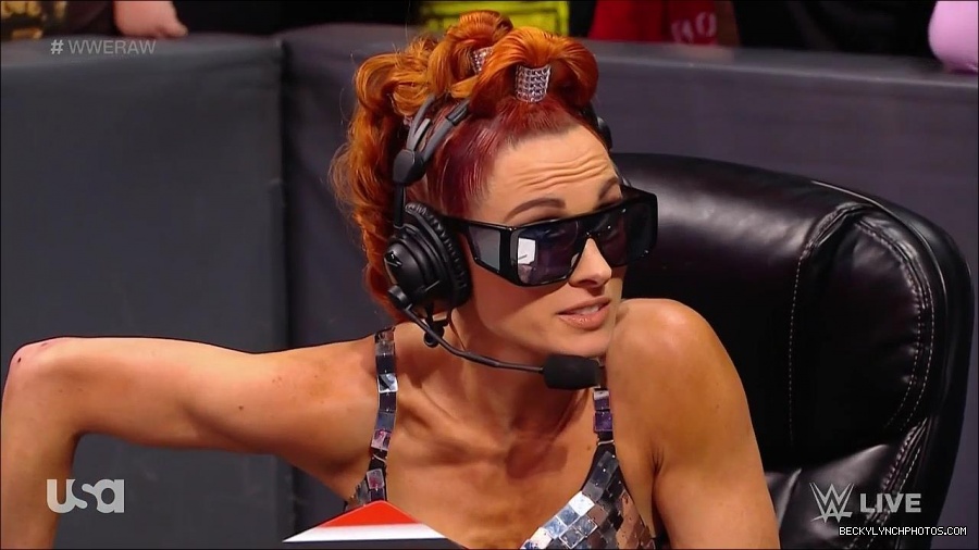 WWE_Monday_Night_Raw_2021_11_08_720p_HDTV_x264-NWCHD_mp4_004473441.jpg