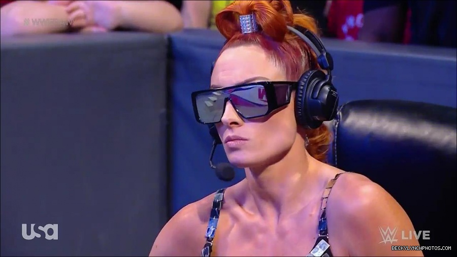 WWE_Monday_Night_Raw_2021_11_08_720p_HDTV_x264-NWCHD_mp4_004621488.jpg