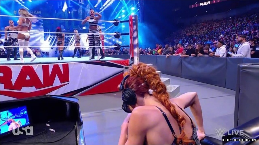 WWE_Monday_Night_Raw_2021_11_08_720p_HDTV_x264-NWCHD_mp4_004687154.jpg