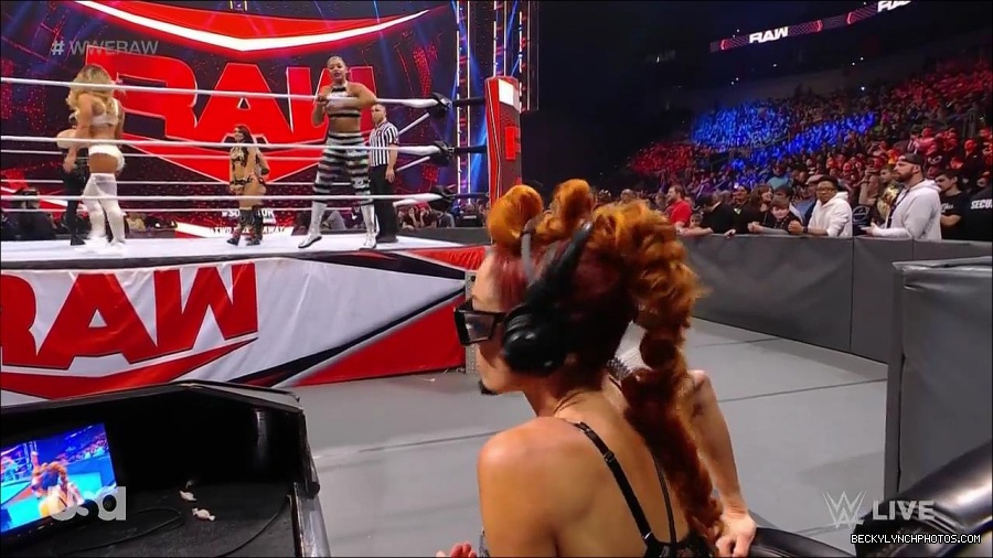 WWE_Monday_Night_Raw_2021_11_08_720p_HDTV_x264-NWCHD_mp4_004690758.jpg
