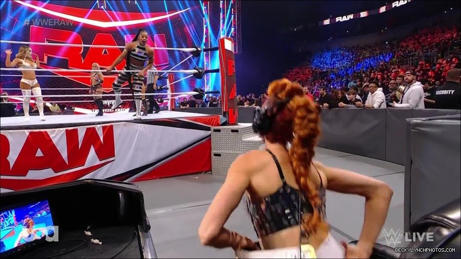 WWE_Monday_Night_Raw_2021_11_08_720p_HDTV_x264-NWCHD_mp4_004700768.jpg
