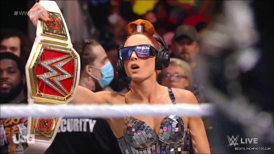 WWE_Monday_Night_Raw_2021_11_08_720p_HDTV_x264-NWCHD_mp4_004703570.jpg
