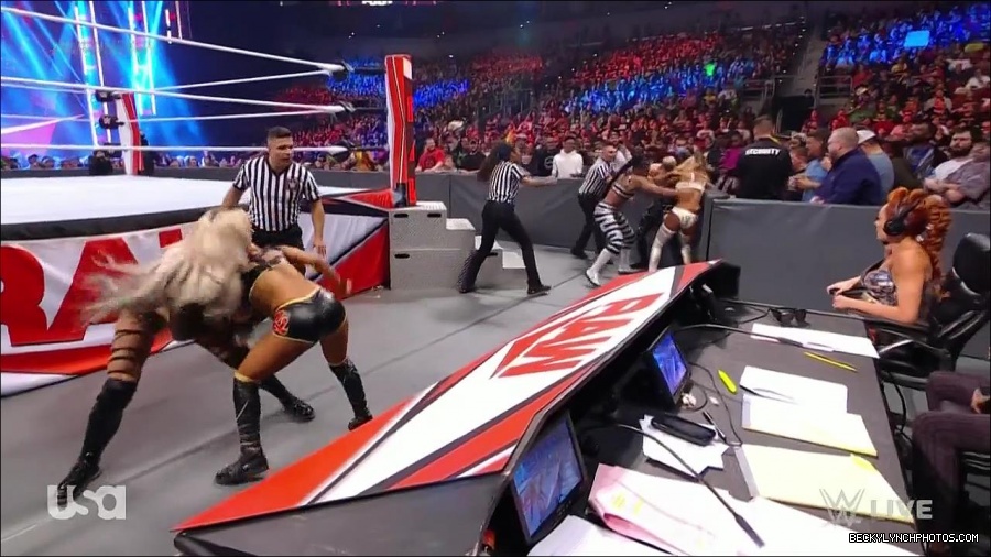 WWE_Monday_Night_Raw_2021_11_08_720p_HDTV_x264-NWCHD_mp4_004734668.jpg
