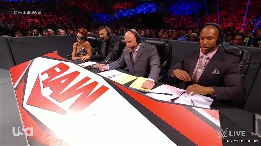 WWE_Monday_Night_Raw_2021_11_08_720p_HDTV_x264-NWCHD_mp4_004811963.jpg