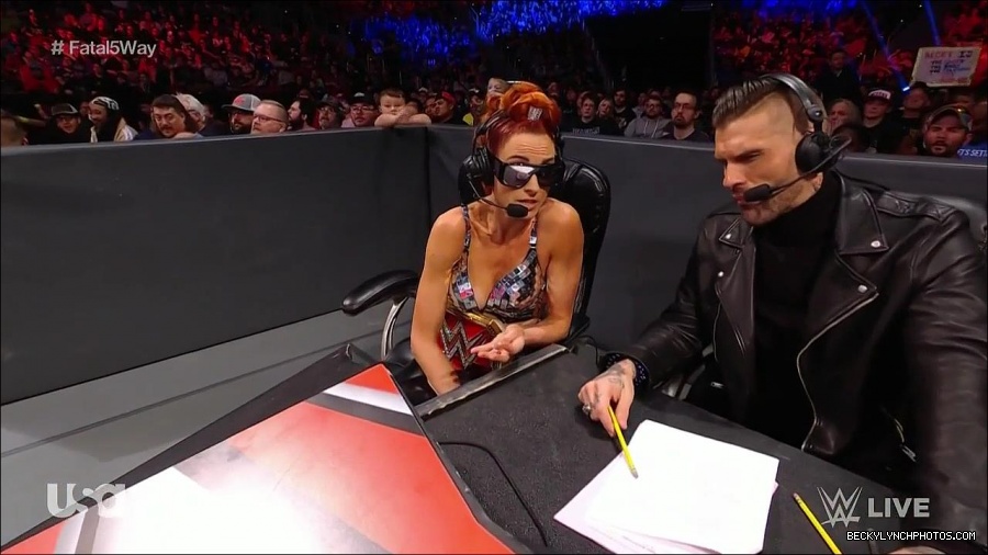 WWE_Monday_Night_Raw_2021_11_08_720p_HDTV_x264-NWCHD_mp4_004815567.jpg