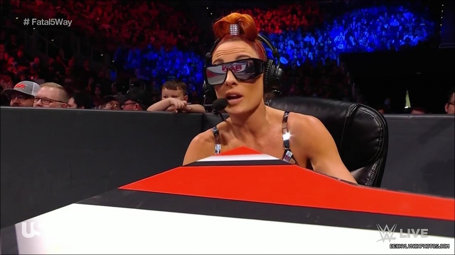WWE_Monday_Night_Raw_2021_11_08_720p_HDTV_x264-NWCHD_mp4_004932484.jpg