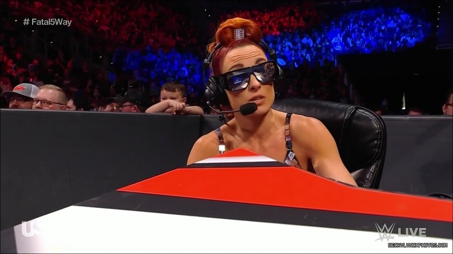 WWE_Monday_Night_Raw_2021_11_08_720p_HDTV_x264-NWCHD_mp4_004932884.jpg