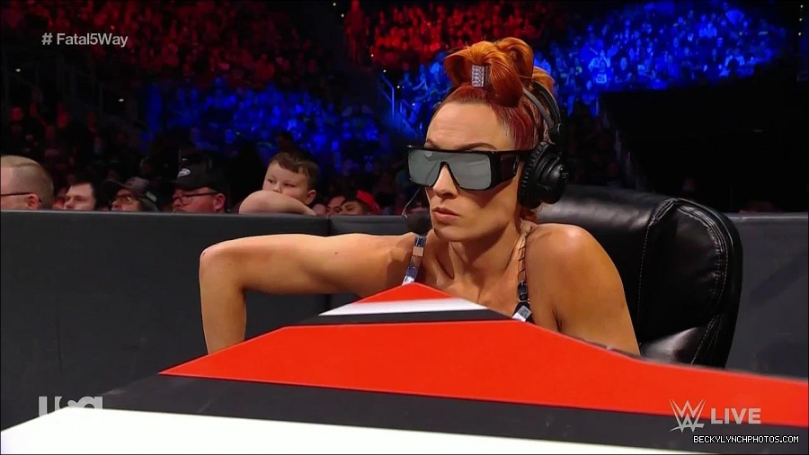 WWE_Monday_Night_Raw_2021_11_08_720p_HDTV_x264-NWCHD_mp4_004970355.jpg