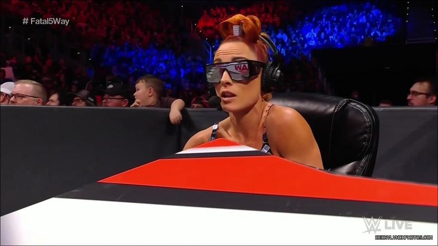 WWE_Monday_Night_Raw_2021_11_08_720p_HDTV_x264-NWCHD_mp4_005003988.jpg