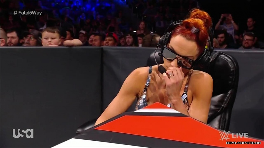 WWE_Monday_Night_Raw_2021_11_08_720p_HDTV_x264-NWCHD_mp4_005093244.jpg