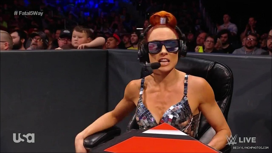 WWE_Monday_Night_Raw_2021_11_08_720p_HDTV_x264-NWCHD_mp4_005099250.jpg