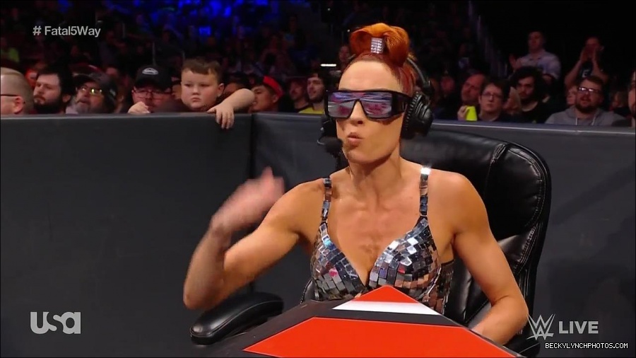 WWE_Monday_Night_Raw_2021_11_08_720p_HDTV_x264-NWCHD_mp4_005099651.jpg