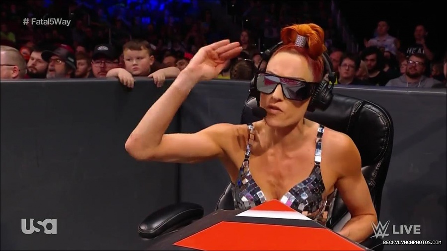 WWE_Monday_Night_Raw_2021_11_08_720p_HDTV_x264-NWCHD_mp4_005100051.jpg