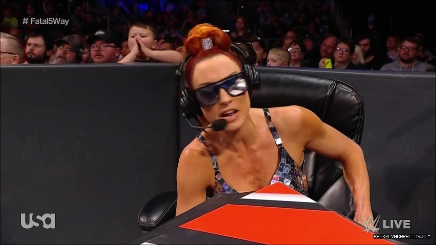 WWE_Monday_Night_Raw_2021_11_08_720p_HDTV_x264-NWCHD_mp4_005116467.jpg