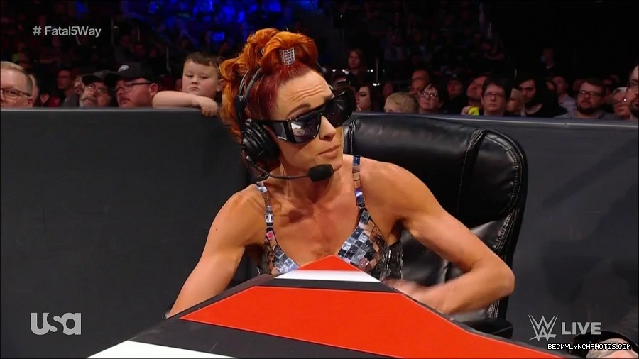 WWE_Monday_Night_Raw_2021_11_08_720p_HDTV_x264-NWCHD_mp4_005150902.jpg