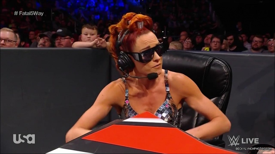 WWE_Monday_Night_Raw_2021_11_08_720p_HDTV_x264-NWCHD_mp4_005151302.jpg