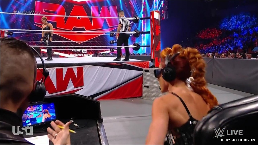 WWE_Monday_Night_Raw_2021_11_08_720p_HDTV_x264-NWCHD_mp4_005154505.jpg