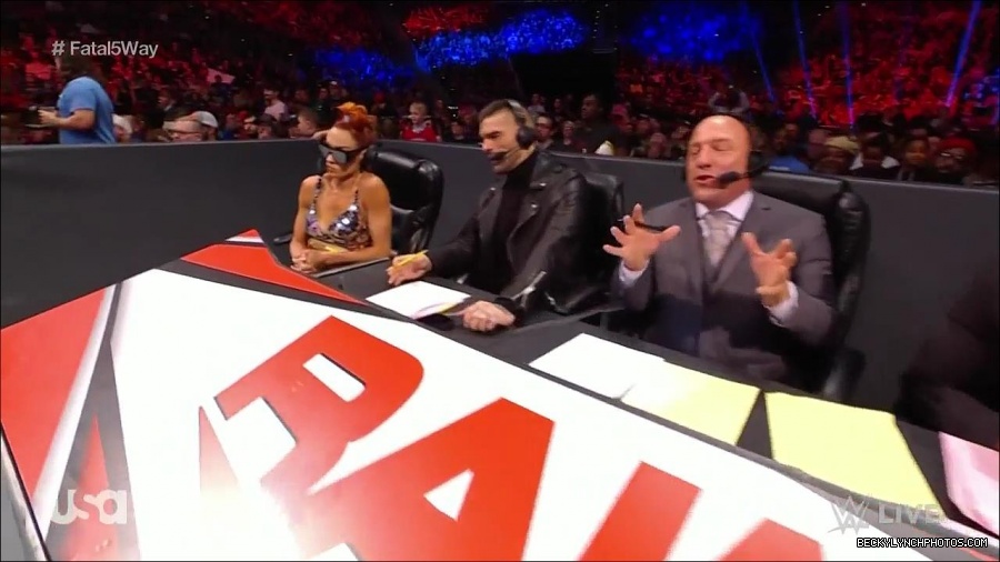 WWE_Monday_Night_Raw_2021_11_08_720p_HDTV_x264-NWCHD_mp4_005358710.jpg