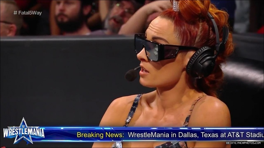 WWE_Monday_Night_Raw_2021_11_08_720p_HDTV_x264-NWCHD_mp4_005451703.jpg