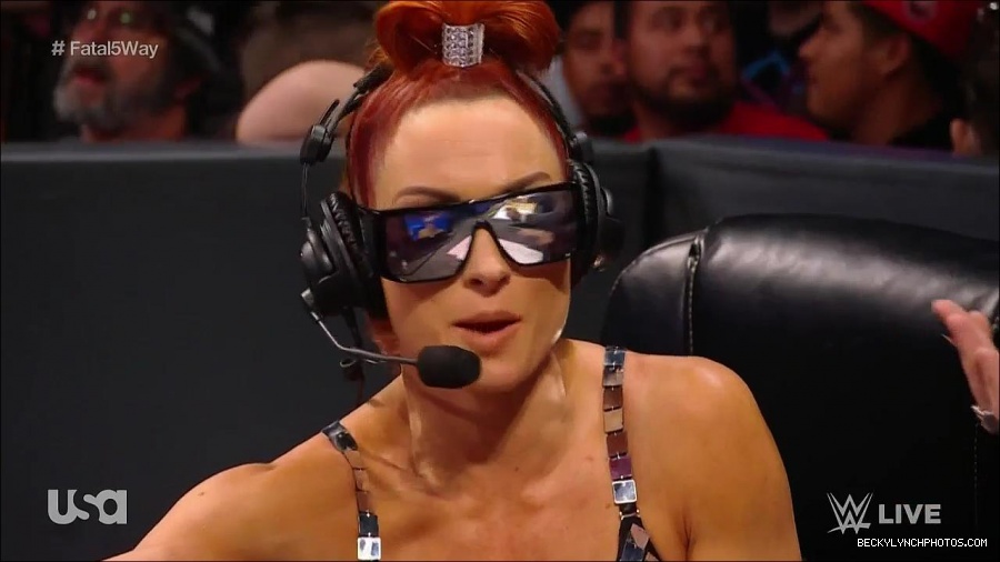 WWE_Monday_Night_Raw_2021_11_08_720p_HDTV_x264-NWCHD_mp4_005515767.jpg