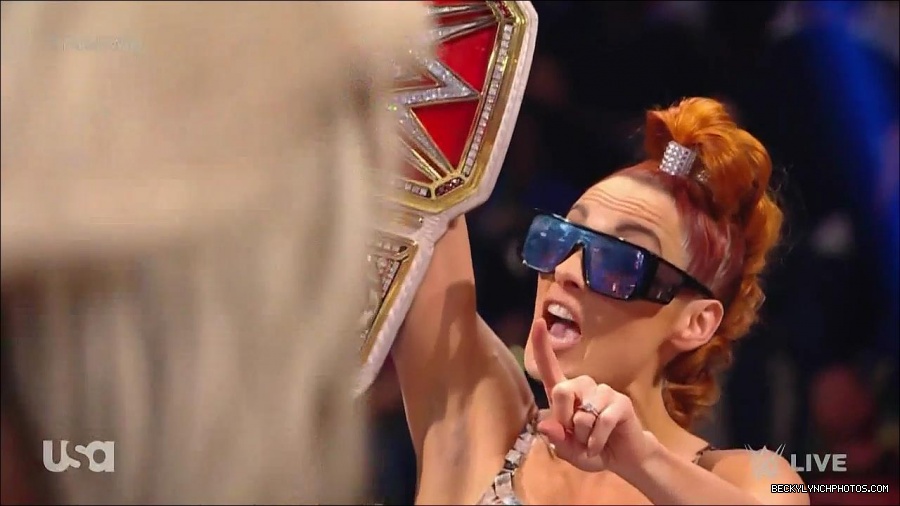 WWE_Monday_Night_Raw_2021_11_08_720p_HDTV_x264-NWCHD_mp4_005613865.jpg