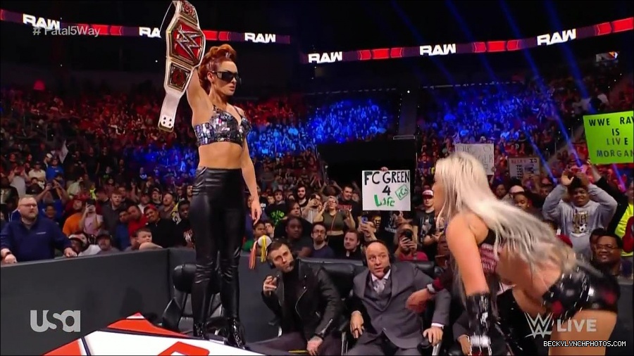 WWE_Monday_Night_Raw_2021_11_08_720p_HDTV_x264-NWCHD_mp4_005622273.jpg