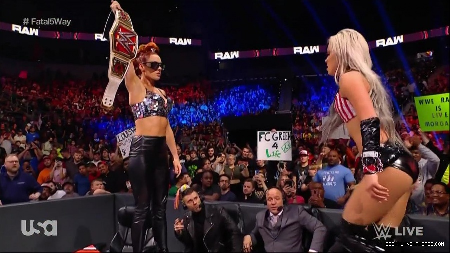 WWE_Monday_Night_Raw_2021_11_08_720p_HDTV_x264-NWCHD_mp4_005622674.jpg
