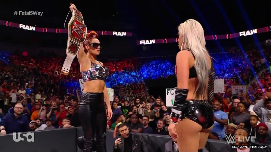 WWE_Monday_Night_Raw_2021_11_08_720p_HDTV_x264-NWCHD_mp4_005623475.jpg
