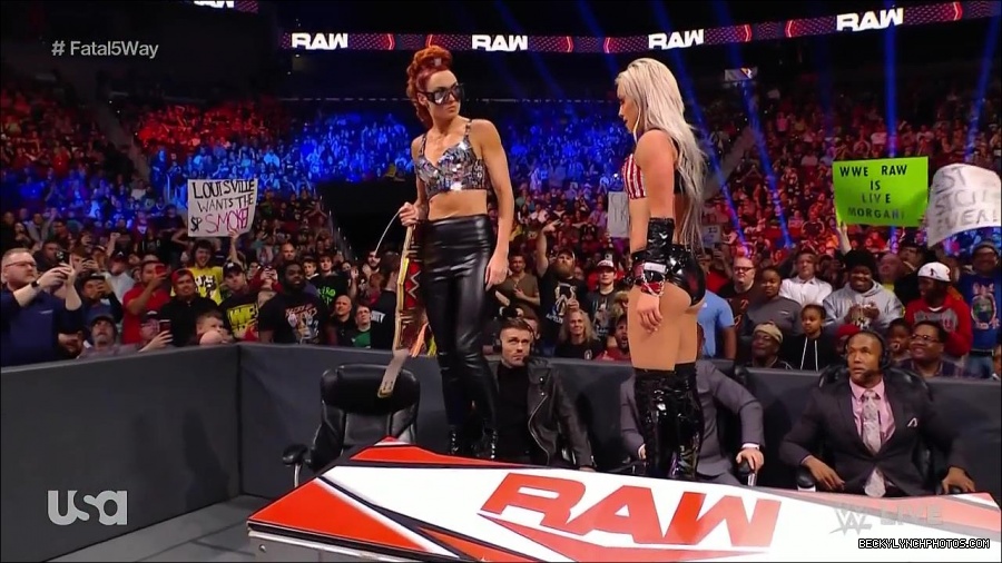 WWE_Monday_Night_Raw_2021_11_08_720p_HDTV_x264-NWCHD_mp4_005634686.jpg