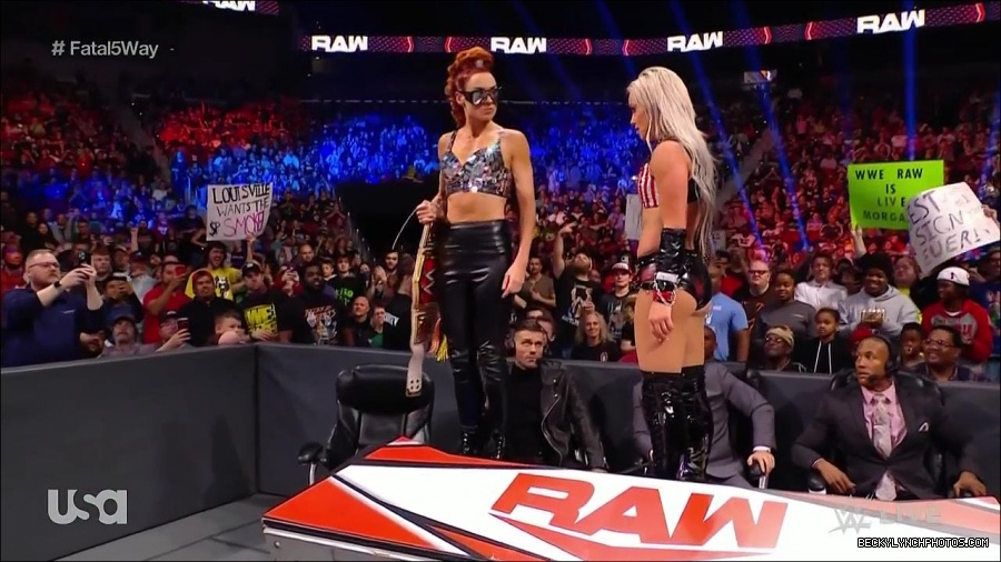 WWE_Monday_Night_Raw_2021_11_08_720p_HDTV_x264-NWCHD_mp4_005635086.jpg