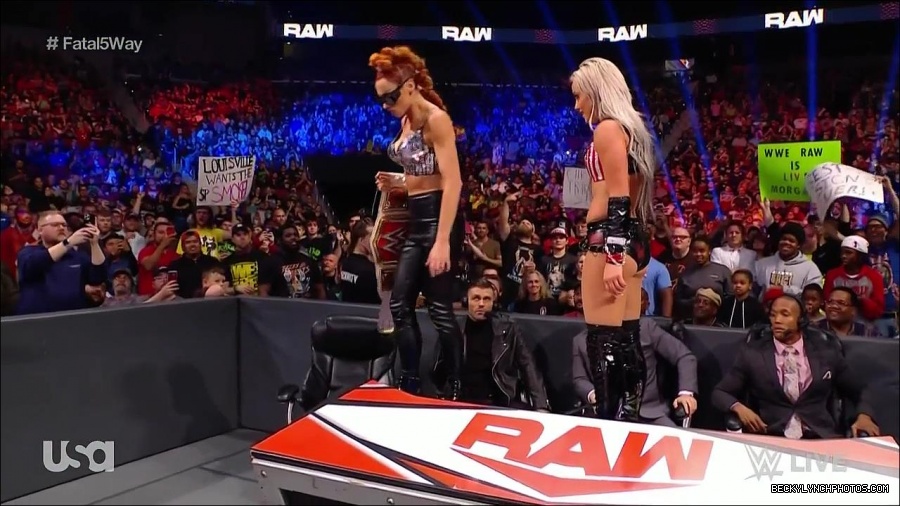 WWE_Monday_Night_Raw_2021_11_08_720p_HDTV_x264-NWCHD_mp4_005635887.jpg
