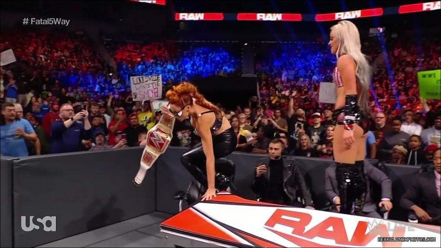 WWE_Monday_Night_Raw_2021_11_08_720p_HDTV_x264-NWCHD_mp4_005636688.jpg