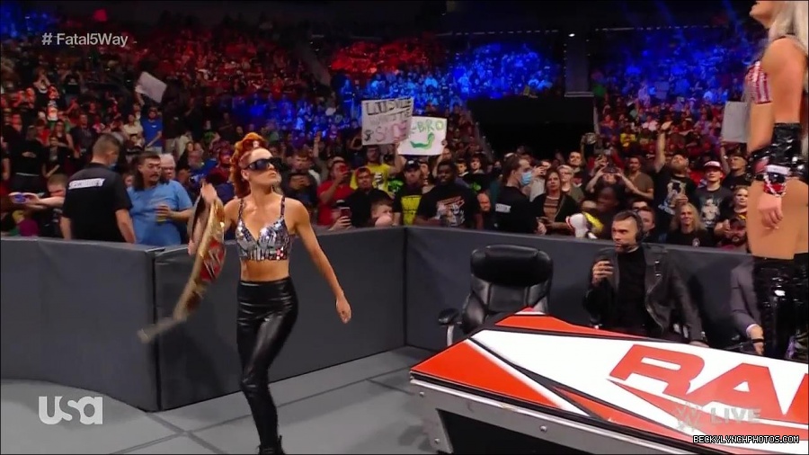 WWE_Monday_Night_Raw_2021_11_08_720p_HDTV_x264-NWCHD_mp4_005637889.jpg