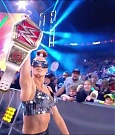 WWE_Monday_Night_Raw_2021_11_08_720p_HDTV_x264-NWCHD_mp4_004143611.jpg