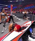 WWE_Monday_Night_Raw_2021_11_08_720p_HDTV_x264-NWCHD_mp4_004722256.jpg