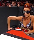 WWE_Monday_Night_Raw_2021_11_08_720p_HDTV_x264-NWCHD_mp4_004855607.jpg