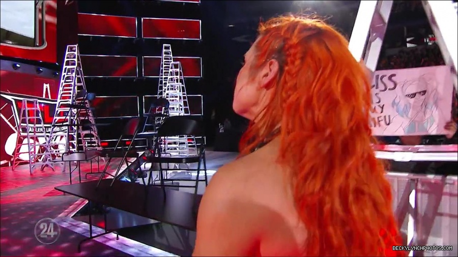 Becky_Lynch_-_The_Man_mp4_000996733.jpg