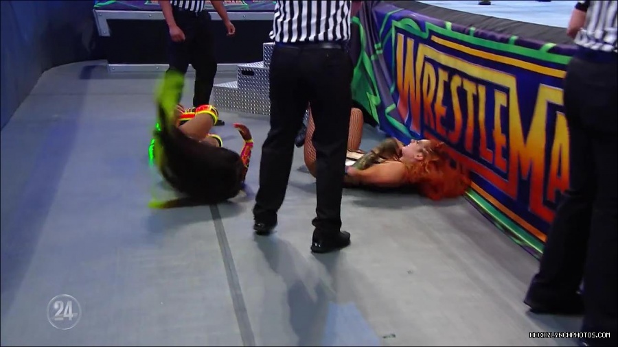 Becky_Lynch_-_The_Man_mp4_001054366.jpg