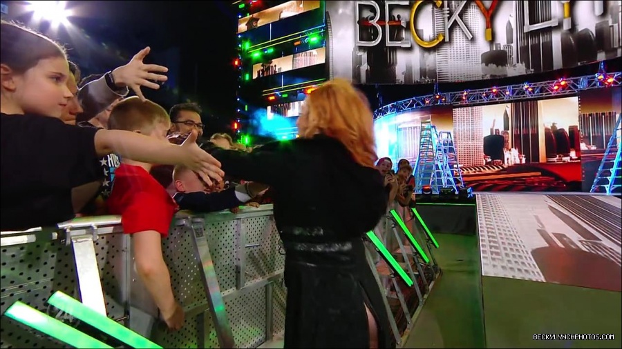 Becky_Lynch_-_The_Man_mp4_001111166.jpg