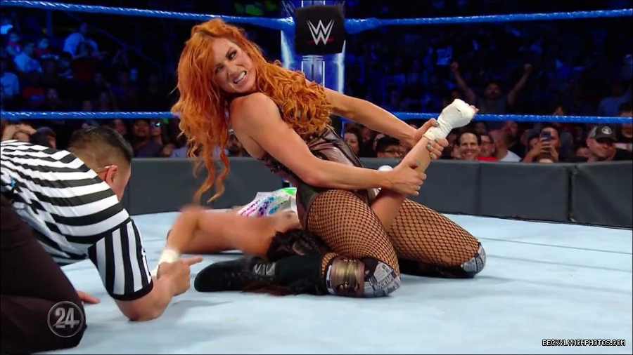 Becky_Lynch_-_The_Man_mp4_001140366.jpg