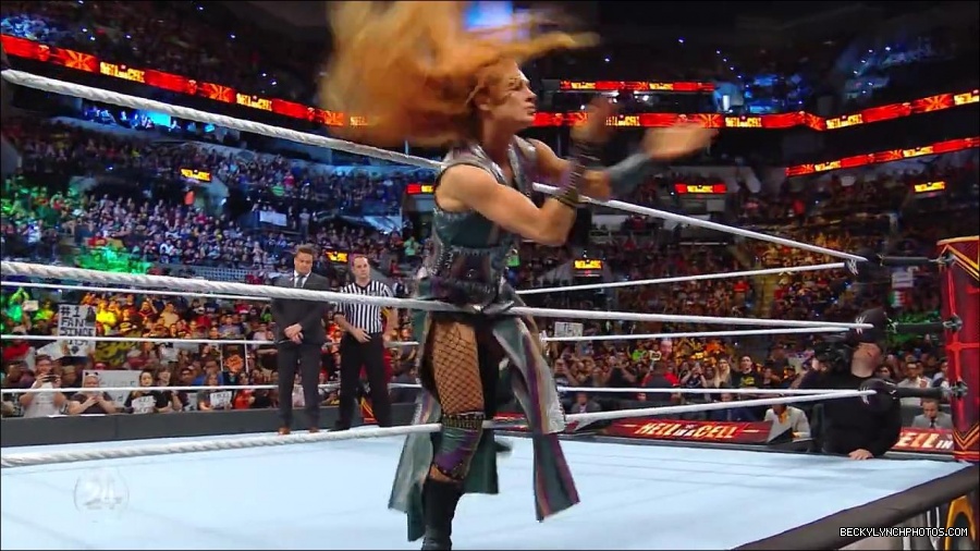 Becky_Lynch_-_The_Man_mp4_001310766.jpg