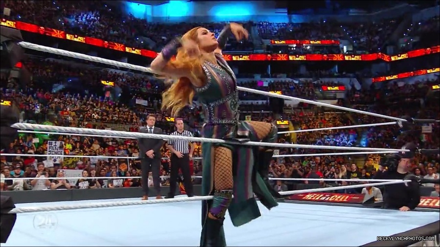 Becky_Lynch_-_The_Man_mp4_001311166.jpg