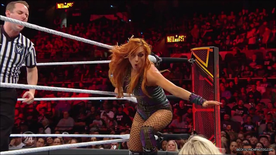 Becky_Lynch_-_The_Man_mp4_001319966.jpg