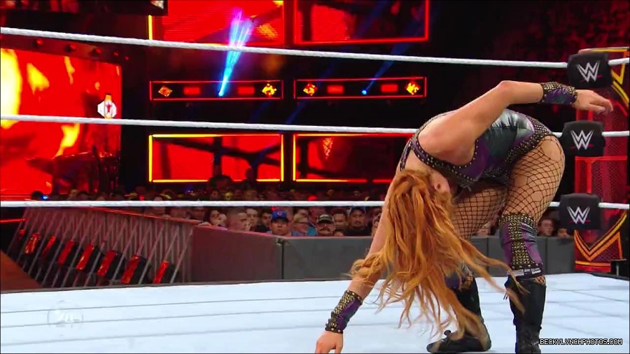 Becky_Lynch_-_The_Man_mp4_001323966.jpg