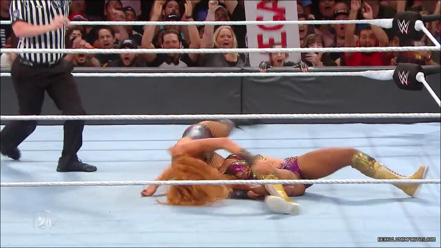 Becky_Lynch_-_The_Man_mp4_001329166.jpg