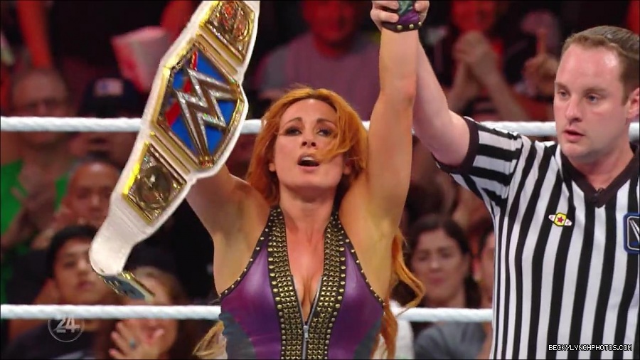 Becky_Lynch_-_The_Man_mp4_001332366.jpg