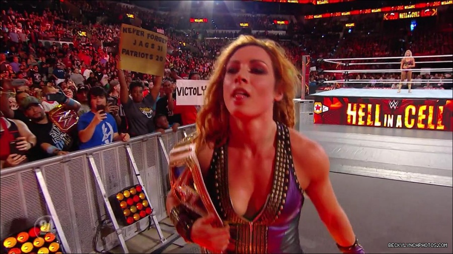 Becky_Lynch_-_The_Man_mp4_001340766.jpg