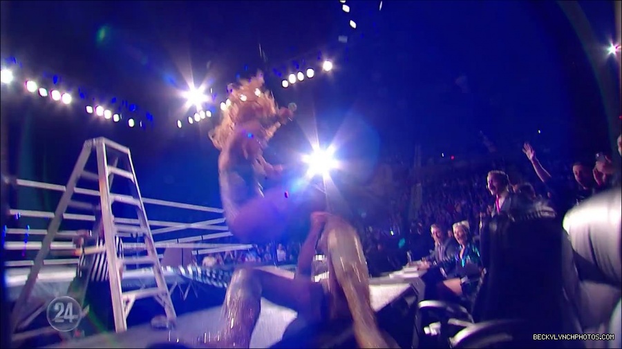 Becky_Lynch_-_The_Man_mp4_001396766.jpg