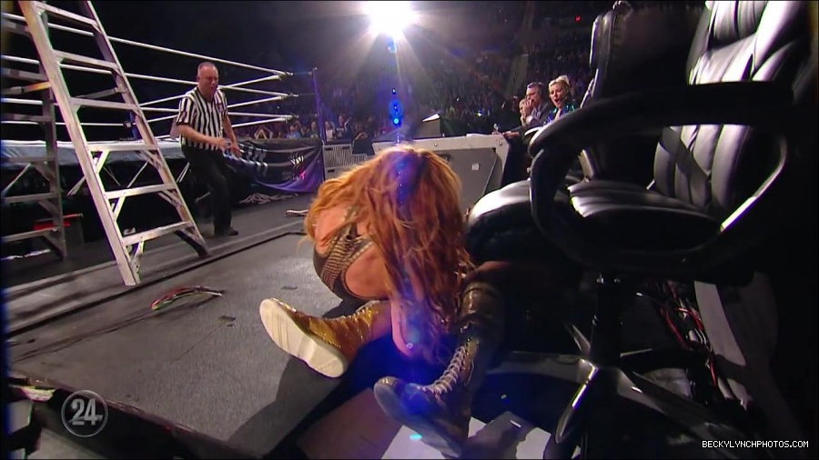 Becky_Lynch_-_The_Man_mp4_001398366.jpg