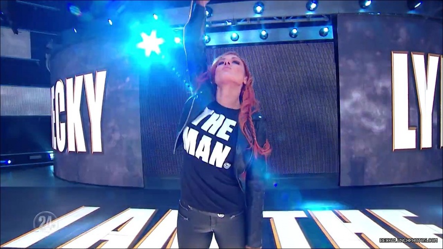 Becky_Lynch_-_The_Man_mp4_001423833.jpg